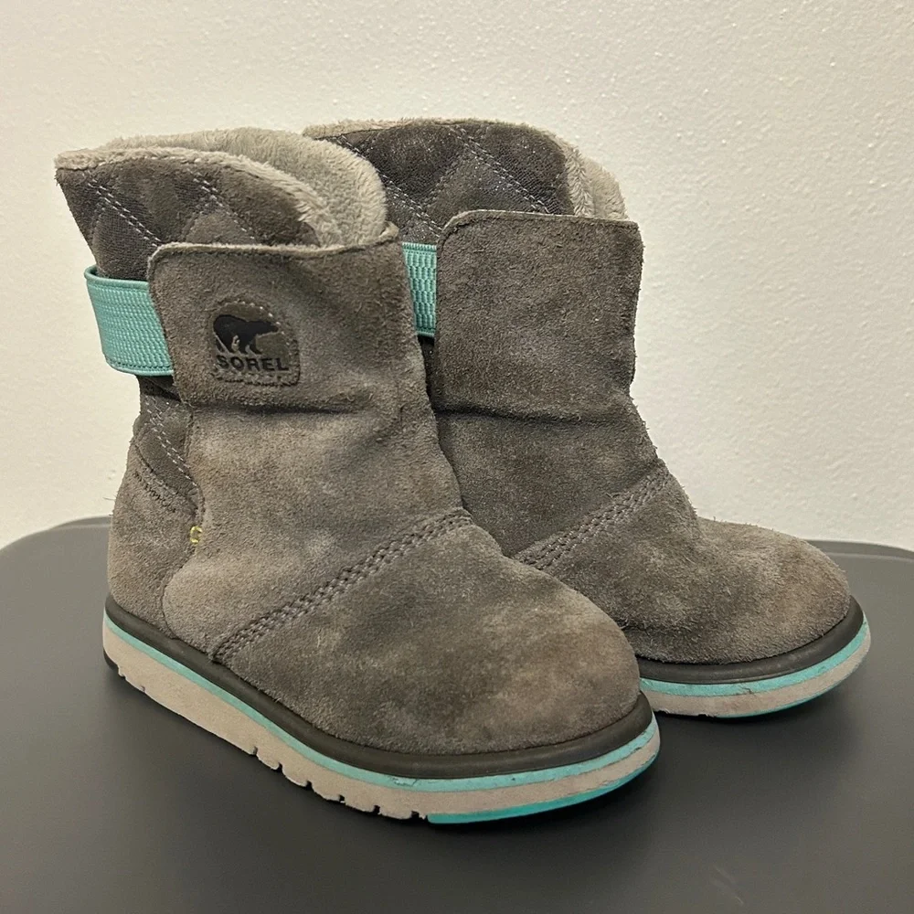 Sorel Youth Rylee Winter boots Grey suede with a teal accent strap Girls Size 11
